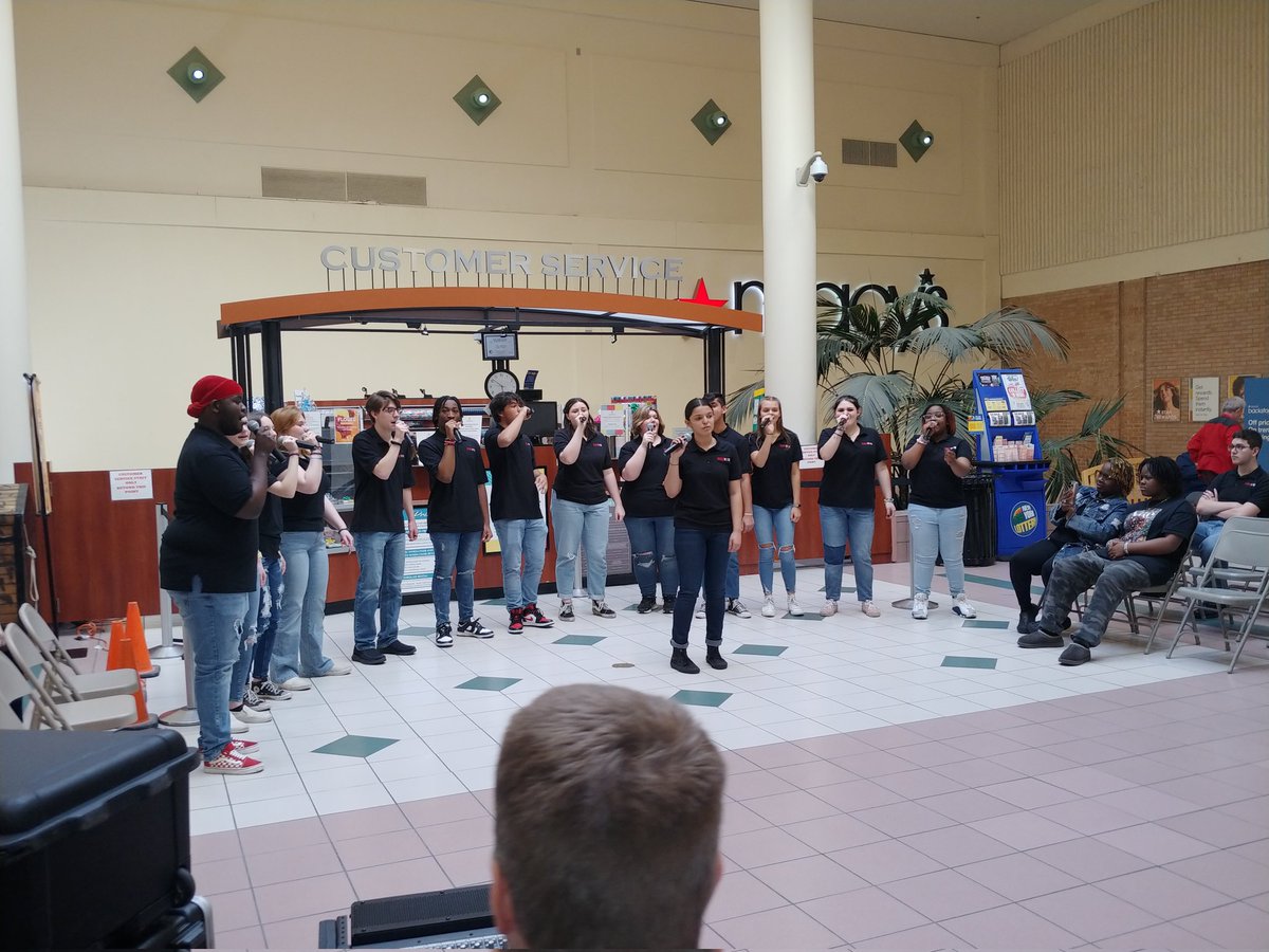 MbPatton15's tweet photo. Congrats to the GCSD Artists exhibited (and their teachers) at The Mall at Greece Ridge Center until May 14. Beautiful work! Thanks to Olympia's Juke Vox for a fabulous Opening Reception.
@GCSDsuper , @GreeceOdyssey , @GreeceCentral https://t.co/BSJP7X8hks