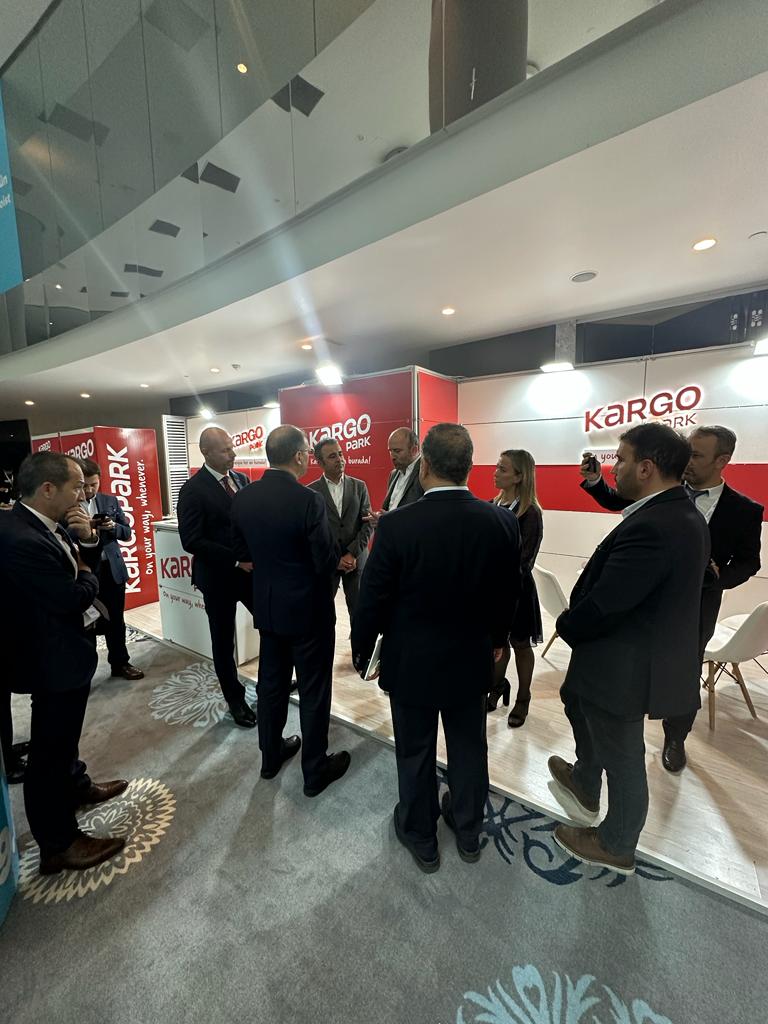 kargopark1's tweet photo. Post &amp; Parcel Summit and Expo (PPSE), Istanbul etkinliği hızla devam ederken, yeni nesil kargo teslimat sürecimiz basında yer almaya başladı bile! Hemen göz atın:

👉 https://t.co/WrNCU9wkvs

👉 https://t.co/UEyASoAx4S https://t.co/2jtj59tg0E
