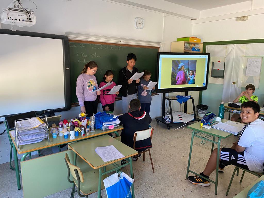CEIPmanuelarome's tweet photo. Durante lunes, martes y miércoles, los mayores del cole dramatizaron y contaron los cuentos al resto de niños. ¡Nos quedamos con ganas de más! https://t.co/WpHtLABhwq