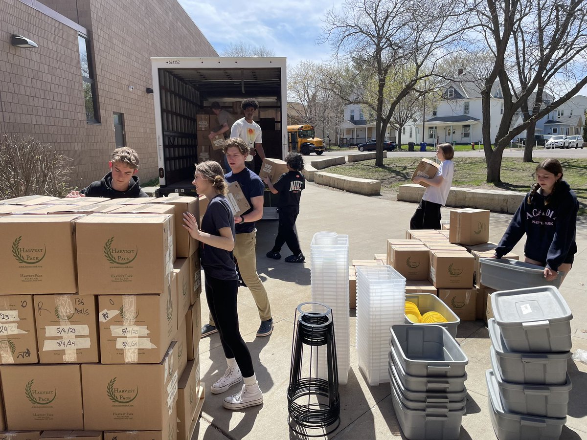 DBergerhofer's tweet image. #BetterWorldDay @StPaulOpen OWL Against Hunger! Student led project fundraised, organized, and then packed approximately 70,000 meals for Minnesota breakfast programs! #WeareCrew  @ELeducation
