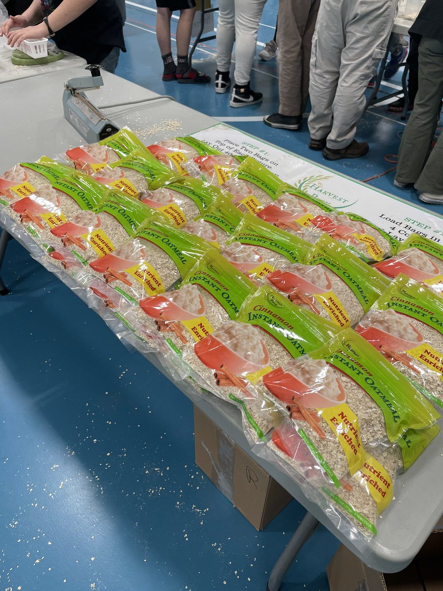 DBergerhofer's tweet image. #BetterWorldDay @StPaulOpen OWL Against Hunger! Student led project fundraised, organized, and then packed approximately 70,000 meals for Minnesota breakfast programs! #WeareCrew  @ELeducation