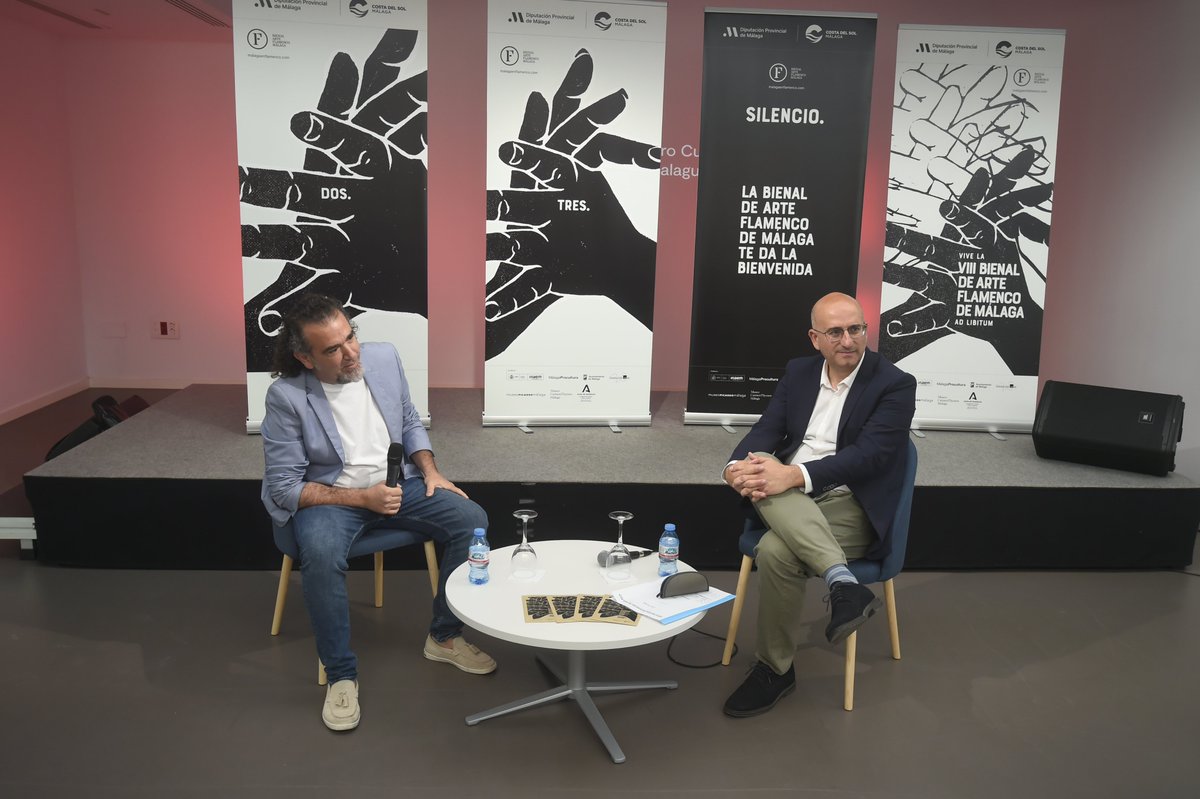 diputacionMLG's tweet image. El #cantaor #DavidLagos estrena mañana su espectáculo ‘Guernica Sonoro’ en la VIII Bienal de Arte #Flamenco de Málaga de la @diputacionMLG. 

✔️Hoy ha tenido lugar en el @CC_LaMalagueta un encuentro musical con el artista y periodistas especializados.

👉 bit.ly/3LXOoff