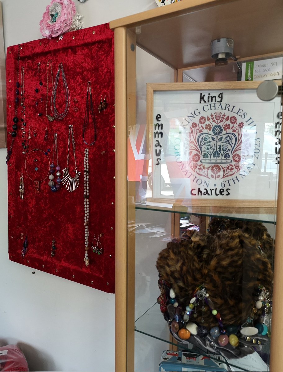 EmmausCambridge's tweet image. If you're visiting our shop this weekend be sure to check our our Coronation display 👑

Want to get a feel for being King or Queen? Take a snap in our throne photobooth and tag us! Join us for a cream tea to round off the celebrations 🎉

#CoronationWeekend