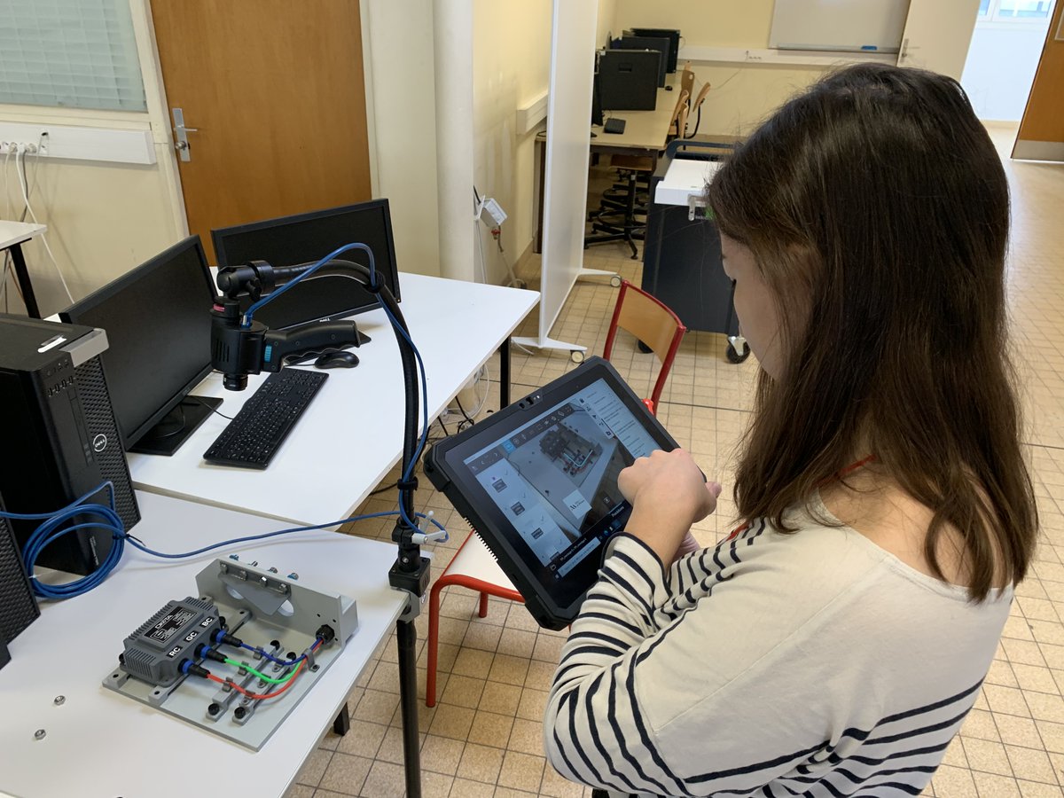 😎Semaine de formation aux outils de #RA-#RV pour des élèves #ingénieurs du campus #ArtsEtMétiers de #Bordeaux :
Outre l'acculturation, c'est aussi pour former les futurs cadres aux nouveaux usages de la #RéaliteMixte dans l'industrie, grâce à une convention avec #Diota
#AR #VR