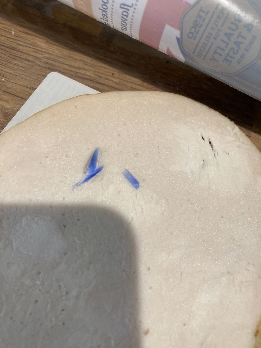 clareferry's tweet photo. @Tesco hi Tesco, can you let me know what the blue is in my sliced chicken? https://t.co/MVRMuCMLre