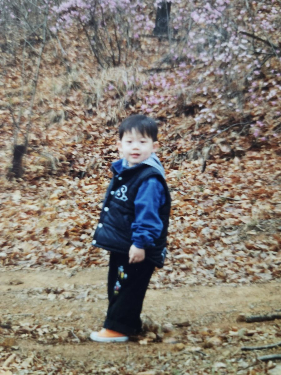 TO1_members's tweet photo. [#찬]
유치원 다녀왔슙니다 🍼
#TO1 #티오원 #CHAN https://t.co/83rJaqbDju