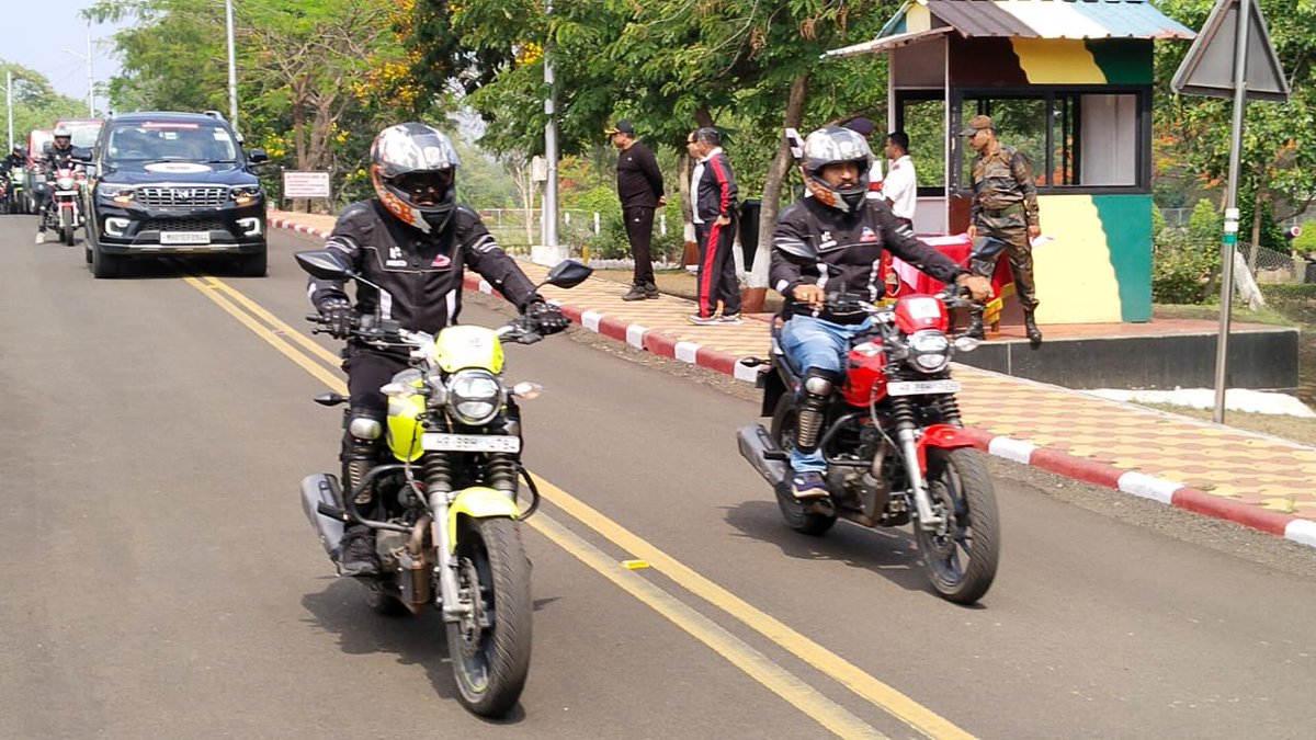IaSouthern's tweet image. #Ektaevamshraddhanjaliabhiyan of BRO was flagged of on 05 May from #SchoolOfArty #Devlali on their journey to #Pune. The rally comprising of 8 SUVs&amp;amp;15 Bikes have traversed the nation from #DBO in the North &amp;amp; #Kibithu in the East covering a distance of over 5000 kms