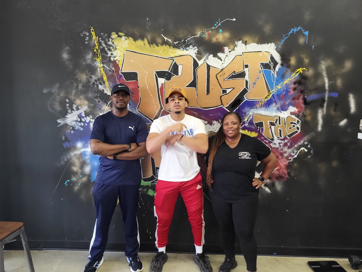 DA GRIND FITNESS ONLY FITNESS CENTER IN EAST ST. LOUIS!!