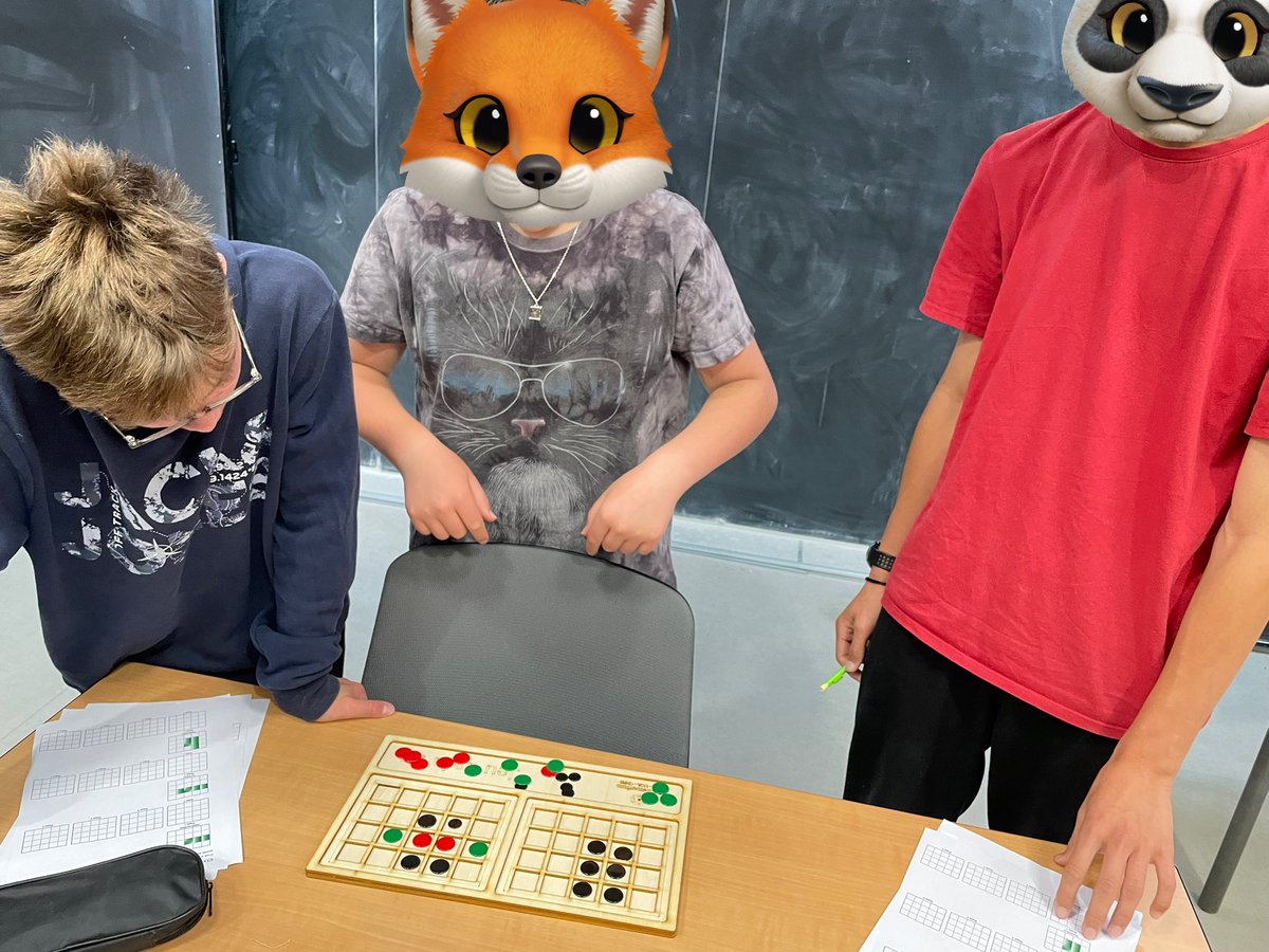 Mathemarium's tweet photo. 1/2 Nous recevons auj. la classe de 4eme du @ClgPreDesRoures #CordeeDeLaReussite #Math. Au programme ateliers #JeuDeLaVie, marche aléatoire, #Blob, graphe,  #fablab, et conférence sur les graphes aléatoires par Maxime Ingremeau. Et pique-nique ds le tj magnifique parc Valrose https://t.co/9SmPCRLRGe