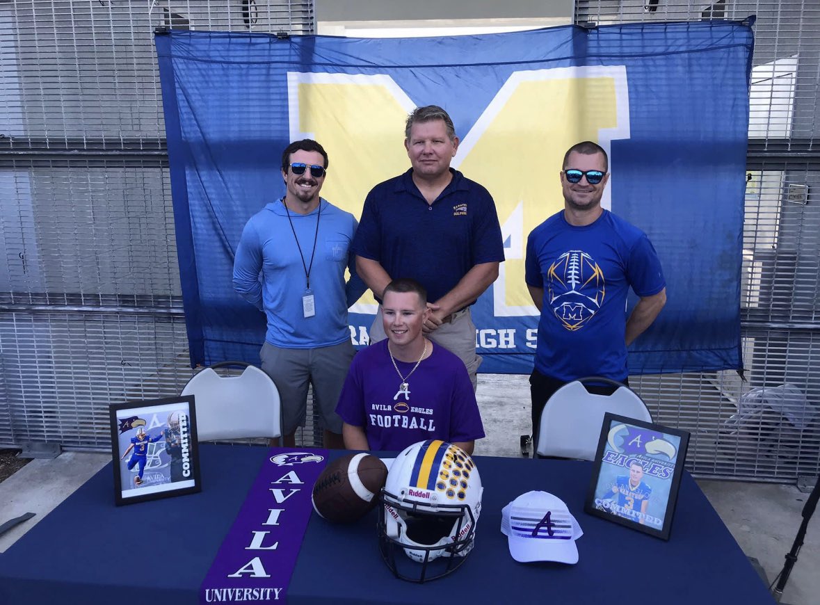 SeanMhs's tweet photo. Congratulations to our student athlete Dylan for his commitment to continue football @AvilaFootball ! Very excited for this young man’s opportunity and to see where it leads him! #Committed #collegekicker #signingday https://t.co/4oeJlSFnLQ