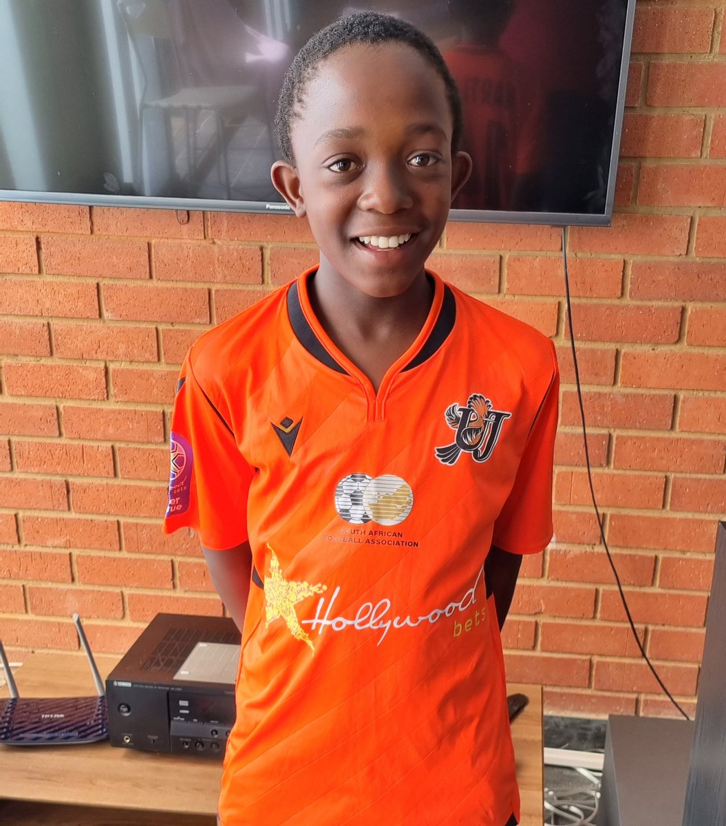 MLMathebula's tweet photo. @MacronsportsZ @FcMmabatho @MmabathoAcademy and @MpiraSportSA thank you for your generosity 

Sanele Tshabalala https://t.co/vYOlMVxGpO