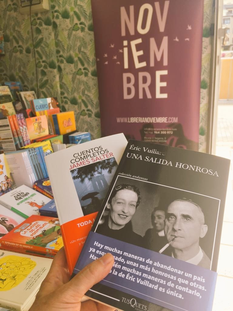 ESebastin1's tweet photo. Cuando una de tus librerías favoritas #librerianoviembre  #firallibrecastello la ponen junto a tu trabajo #lacasagran @GVAsanitat. Hay que aprovechar. https://t.co/h7i3JxHlNW