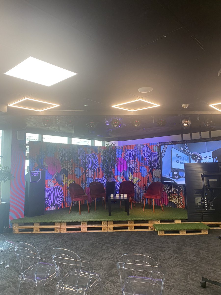 portershed's tweet image. 💪We&apos;re now at the halfway point of #FirstFridaysForStartups hosted at the @republicofwork. 

🤩Excited about the upcoming panel discussion and lightning talks following the break!