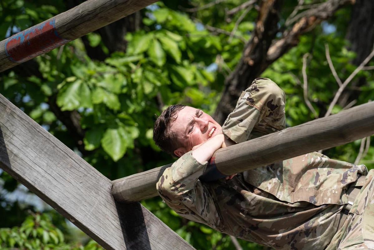 Hold tight! The weekend’s almost here. @lancer_brigade Soldiers take part in @2INFDIV’s Best Squad Competition in South Korea. #FridayFeeling #SeizetheHighGround
