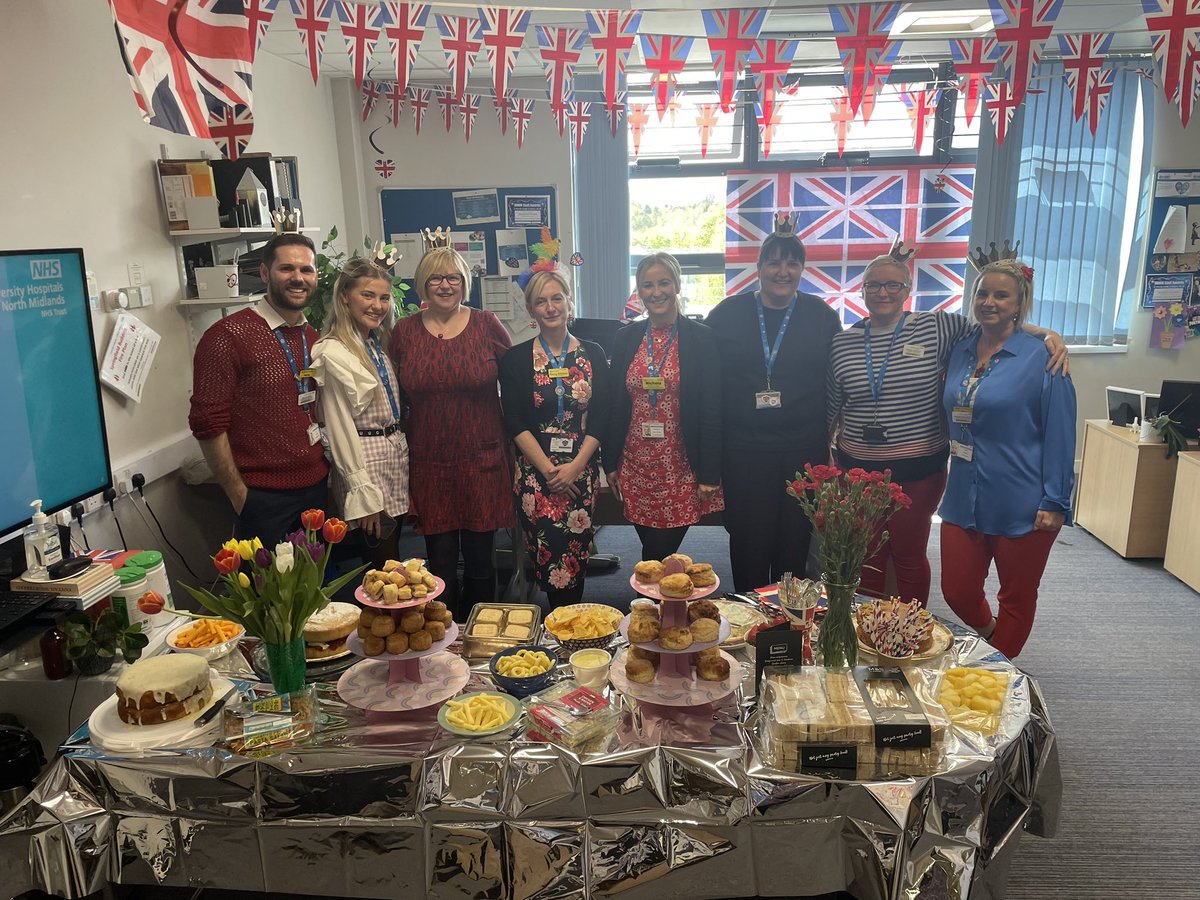 Team Network Services declare our coronation buffet open 🤴🇬🇧🥂❤️ @PhillippaMullig @UHNM_NHS @UHNMCOO