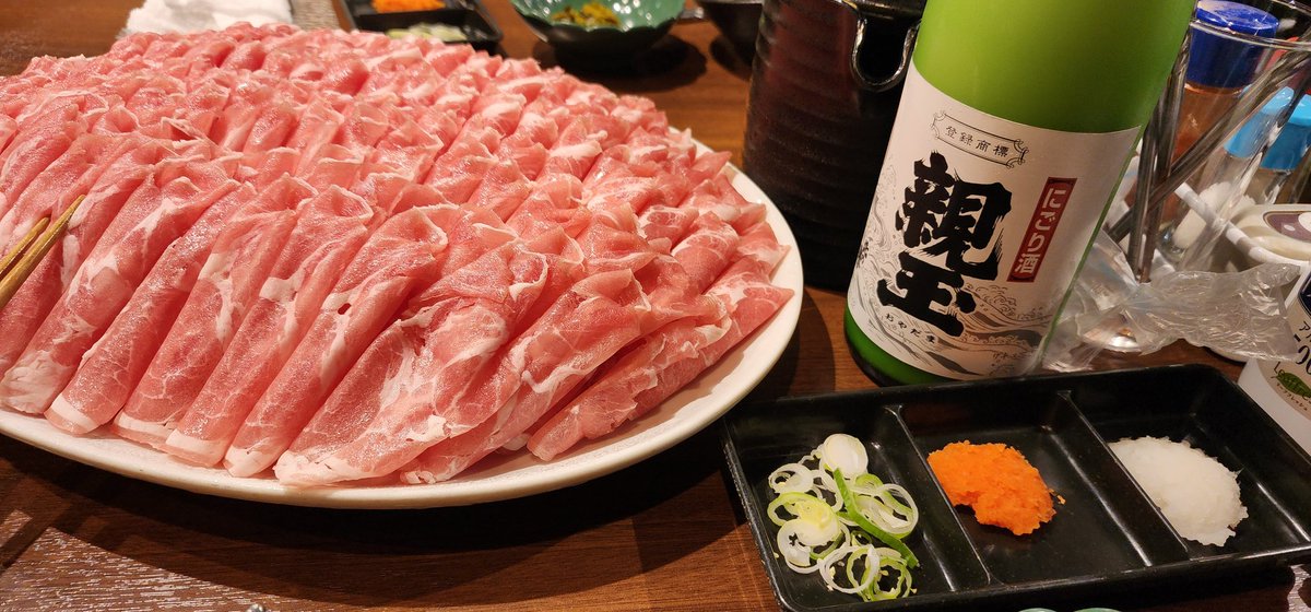 HaranVogo's tweet photo. Teamラムしゃぶ打ち上げー!!
ラムしゃぶ食べにきたぞーーーい!!
#TRSwin https://t.co/BtyeyOJgBx