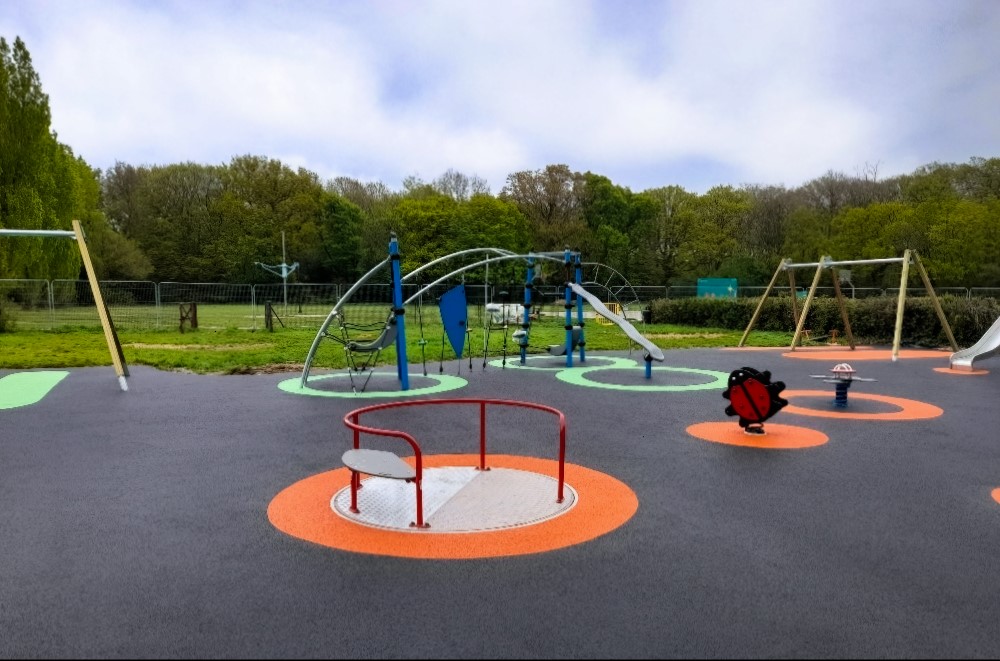 RTC_Safety's tweet photo. We have recently been down in St. Albans at Woodbury Field Play Area, installing our #WetPour #SafetySurfacing on behalf of @KompanUK. The finished product looks fantastic, and the children now have a safe and enjoyable play area!
#PlaygroundUpgrade #PlaySafe #SaferPlay https://t.co/v0aLeViEqS