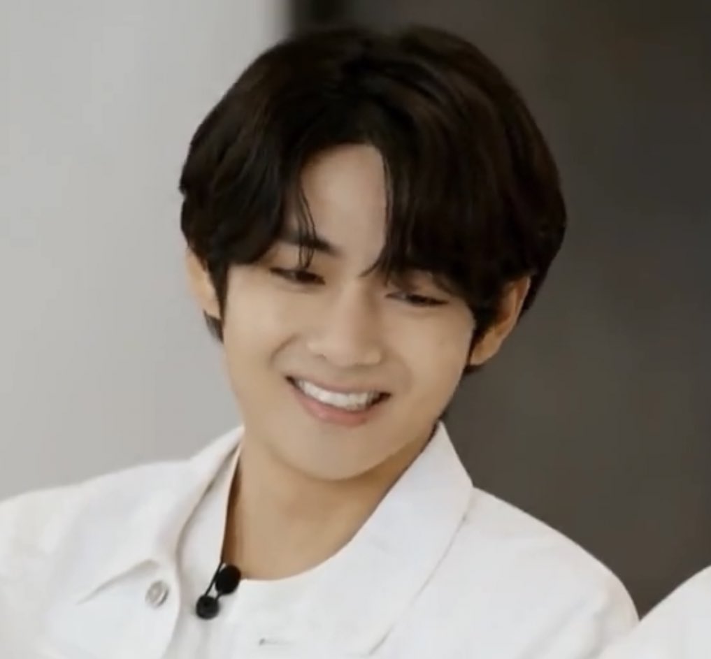 THV🎄 on Twitter "Taehyung got the prettiest smile ever"