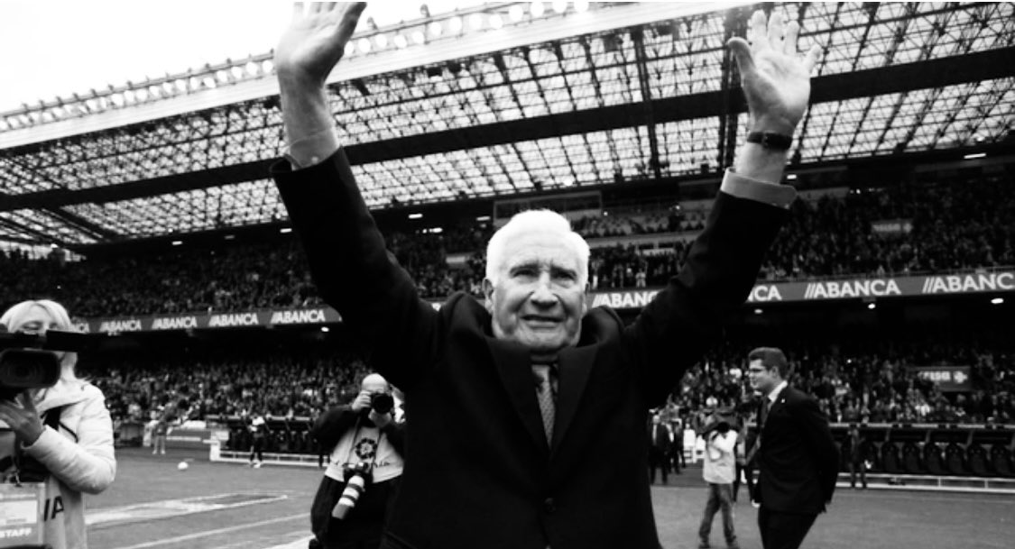 Vaise Arsenio, vaise un deportivista irrepetible e inesquecible.Fíxonos soñar e con el tocamos a gloria. Foi o pai de todos nós.Sen el o deportivismo de hoxe en día non tería sentido.Orgullo ETERNO do home que mellor defendeu o noso escudo. ARSENIO,PARA NÓS SEMPRE SERÁS O MELLOR.