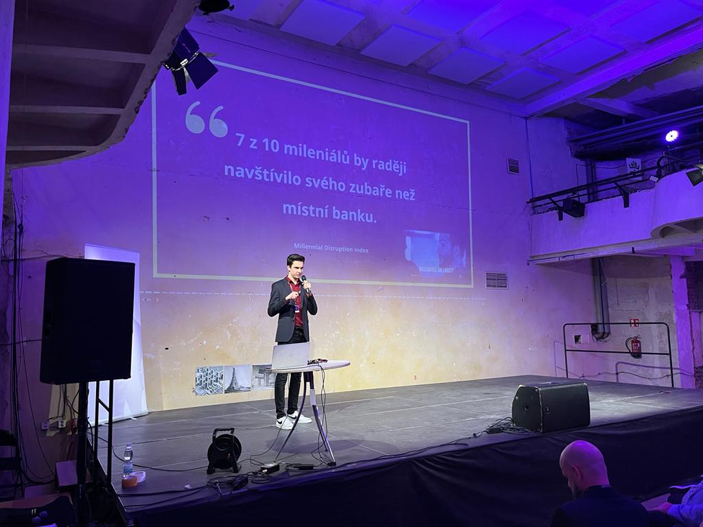 DeloitteCZ's tweet photo. Včera se Ivo Apetauer, Head of Immersive Technology z #DeloitteCZ, podělil s účastníky největší česko-slovenské konference fintech 🔥 FinTech Roadmap 🔥 o to, jak bude vypadat budoucnost finančních služeb. 👏
#fintech #fintechroadmap @CzechFintech @FintechCowboys https://t.co/mMCNaJK587