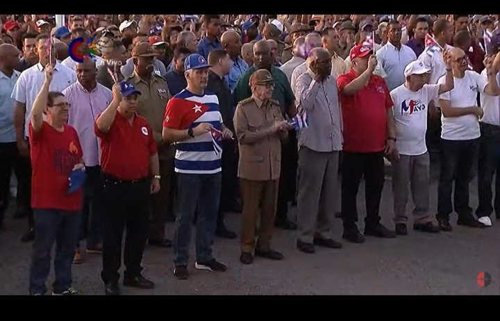 DrRobertoMOjeda's tweet photo. Hoy el pueblo de #Cuba, además de celebrar con entusiasmo y optimismo el día internacional de los trabajadores, ha dado una extraordinaria demostración  de apoyo a la Revolución y el socialismo. #ACubaManosYCorazon https://t.co/z6iLZ0chVl