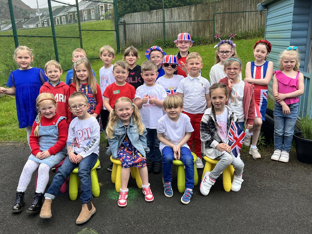 CymerPrimary's tweet photo. The Willow Class is Coronation party ready! 🇬🇧🤴🏻 #CAPWillow #CAPHealthyschools #Healthandwellbeing #KingsCoronation https://t.co/Vr6cAIBmRV