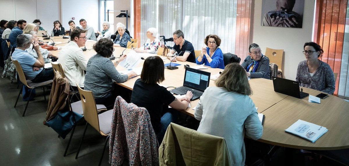 <a href="/villedetours/">Ville de Tours</a> met en place son plan "Bien vieillir à Tours" ☺️

Les axes sont les suivants:
🏡 Adapter les logements
🚐 Mobilités et espace public bienveillants
🙏 Proximité et solidarité intergénérationnelle
👨‍⚕️ Vieillir en santé

<a href="/EmmanuelDenis37/">Emmanuel Denis</a> <a href="/LucBroussy/">Luc Broussy</a> #Agenda21 <a href="/ERVMAcvdl/">Gérontopôle_ERVMA Centre-Val de Loire</a>