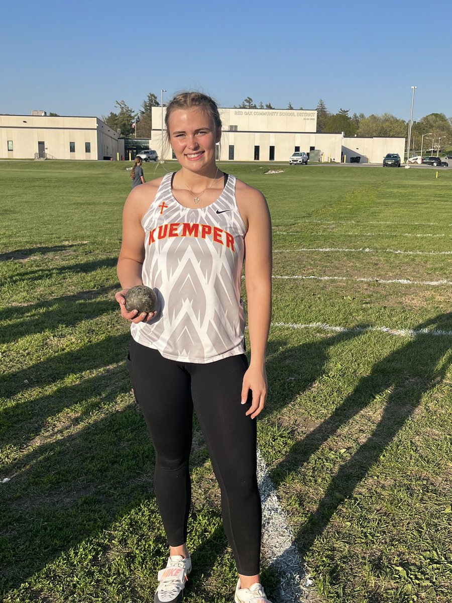 blueovalwomen's tweet photo. Your H-10 Conference Champ in the Shot Put!! Way to go Ellie!! #kuemperthrowingclub https://t.co/ko6roAg6do