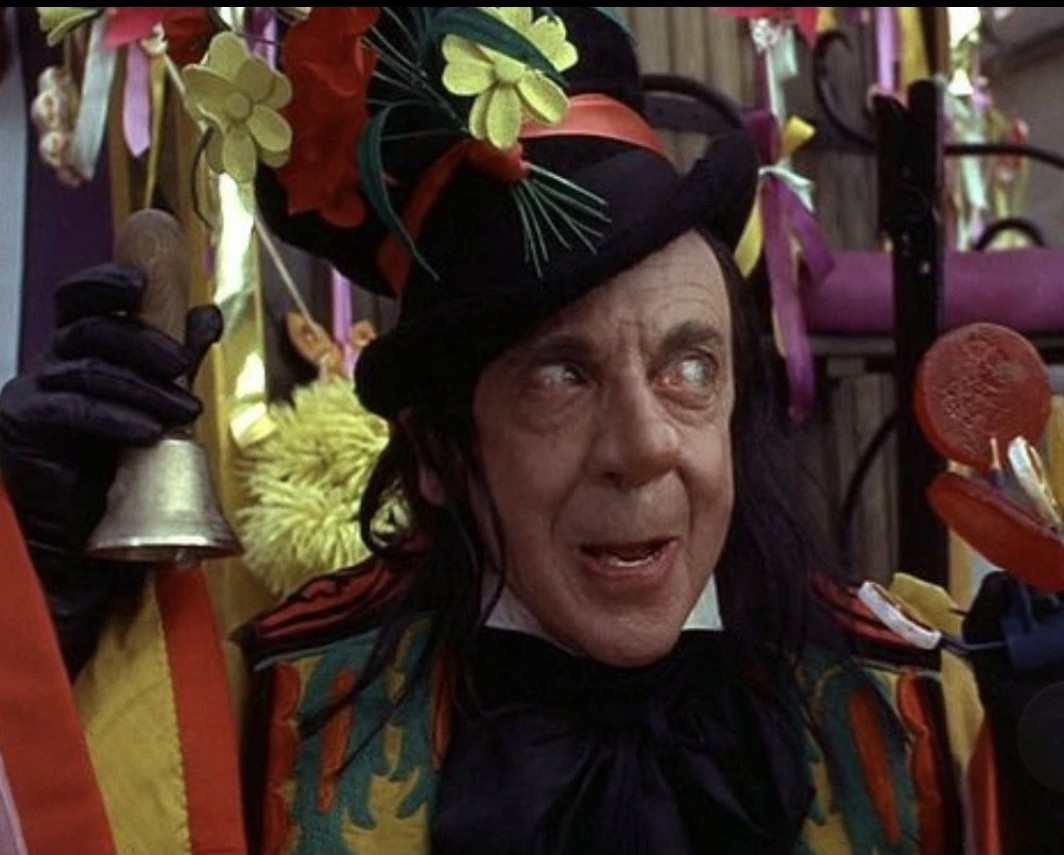 Stokesa49's tweet photo. @PicturesFoIder The child catcher from Chitty Chitty bang bang!! https://t.co/tn1NIg8HH2