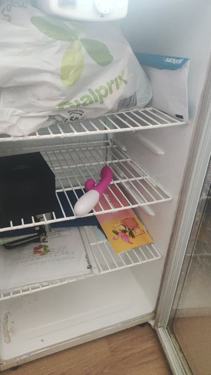 GesBandera's tweet photo. Cuando hospedas a personas guarras en un Airbnb y https://t.co/nr1SZxyvsG