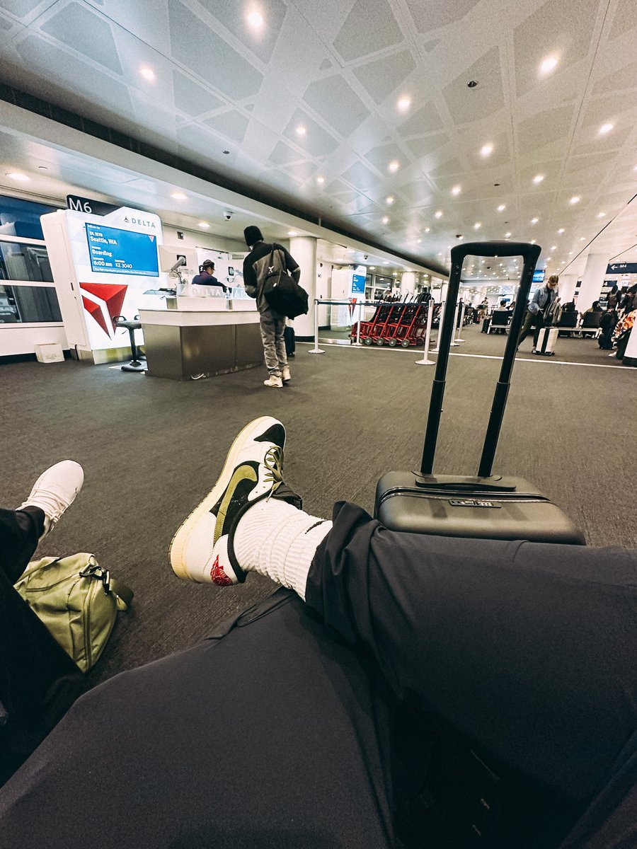 JHawkShoots's tweet image. In the air again. ✈️

Happy Friday fam.🤘🏻