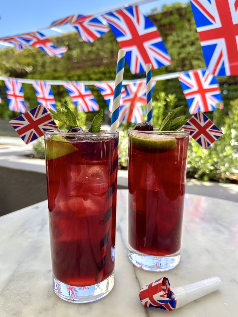 RealGreekTweet's tweet image. The King Cocktail - a regal concoction of metaxa, pomegranate juice, lime juice and topped with mint leaves and lime slices! 👑
Available for £7.75 at all locations between 6-8th May #RoyalWeekend