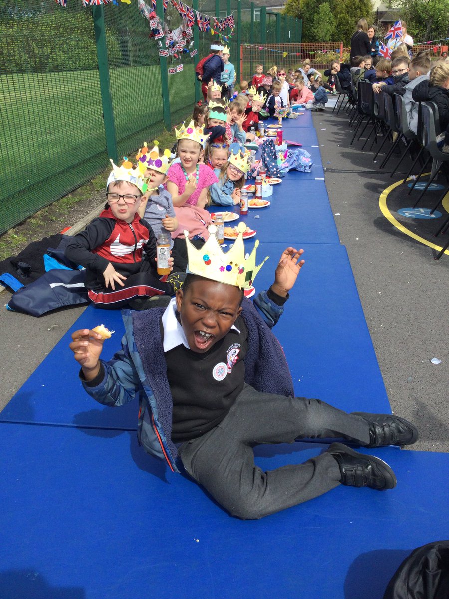 MoorsideCP's tweet photo. As far as dinners go, that was OUTRAGEOUS good! #Coronation2023 #moorsideCOMMUNITY https://t.co/kqPVsevlLB