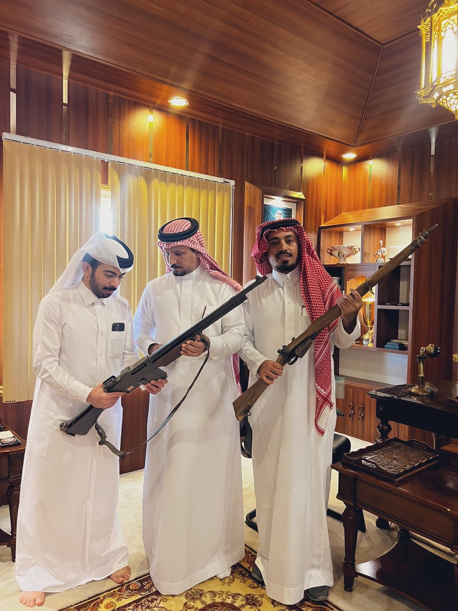 1199911a's tweet photo. زيارتنا لمتحف  الشيخ /جمعه بن خميس الغوانم المريخي
في مدينة #الخور
سعدنا بما رأيناه من مقتنيات ثمينه تشجع الزوار معرفة جزء من تاريخ  قطر في هذا المتحف الرائع

وقد دون الدكتور /فيصل الشدقاء
كلمات شكر وعرفان لصاحب هذا المتحف بسجل الزيارات. https://t.co/i0epLSb1Bm