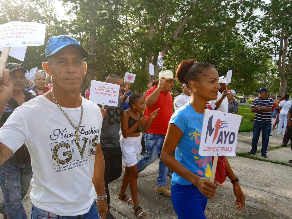 #1Mayo Continúa el desfile de los trabajadores mineños  en esta jornada de celebración #ALaPatriaManosYCorazón #minas .