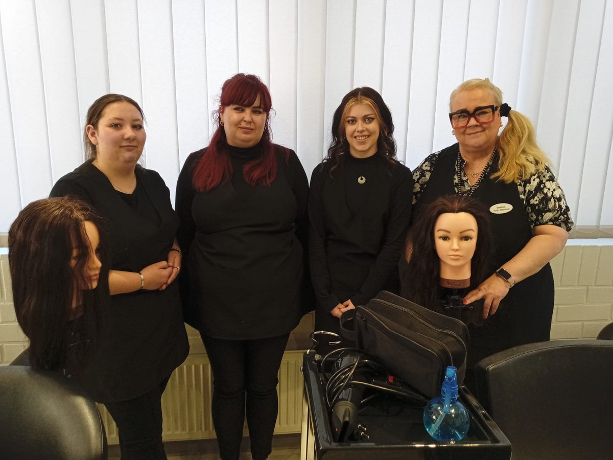Final farewells to their tutors and friends at <a href="/sataedu/">Sataedu</a> this morning, thank you to <a href="/taru_tuomisto/">boring</a> <a href="/CeijaTeija/">Teija Österlund</a> <a href="/saikukka/">Saija Ketola</a>  and Tatjaana for taking such great care of them, and of course, <a href="/SuviLindberg/">Suvi Lindberg</a> for co-ordinating the placements. Brilliant experience in Finland 🇫🇮 #erasmus23