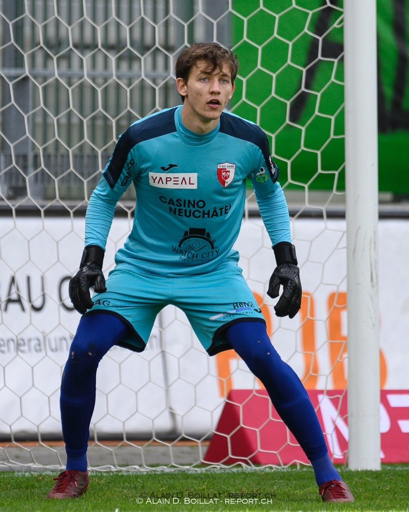 AdvantageFutbol's tweet photo. ✖️ Young star @raphael.radtke in action for @fcbielbienne1896 in his new Nero glove 🇨🇭 ✖️
____________________________
🧤 AFG1 Hybrid Nero V.1
.
#AFG1 #advantagefutbol #goalkeepergloves #gloves #goaliegloves #hybrid #nero https://t.co/Fh58wbgZLz