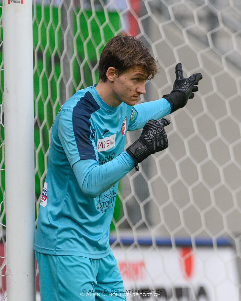 AdvantageFutbol's tweet photo. ✖️ Young star @raphael.radtke in action for @fcbielbienne1896 in his new Nero glove 🇨🇭 ✖️
____________________________
🧤 AFG1 Hybrid Nero V.1
.
#AFG1 #advantagefutbol #goalkeepergloves #gloves #goaliegloves #hybrid #nero https://t.co/Fh58wbgZLz