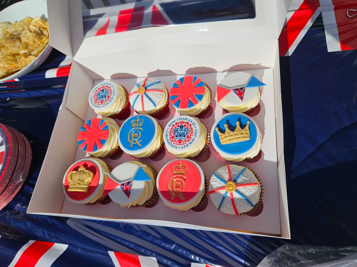 AreenDesign's tweet image. We celebrated a #coronationparty outside our @AreenDesign offices to raise a glass for the #newking. It was a fun occasion that brought us together to commemorate Saturday’s #Coronation &amp;amp; an opportunity to raisd a few pounds for @CRASHcharity! We wish everyone a joyous weekend.