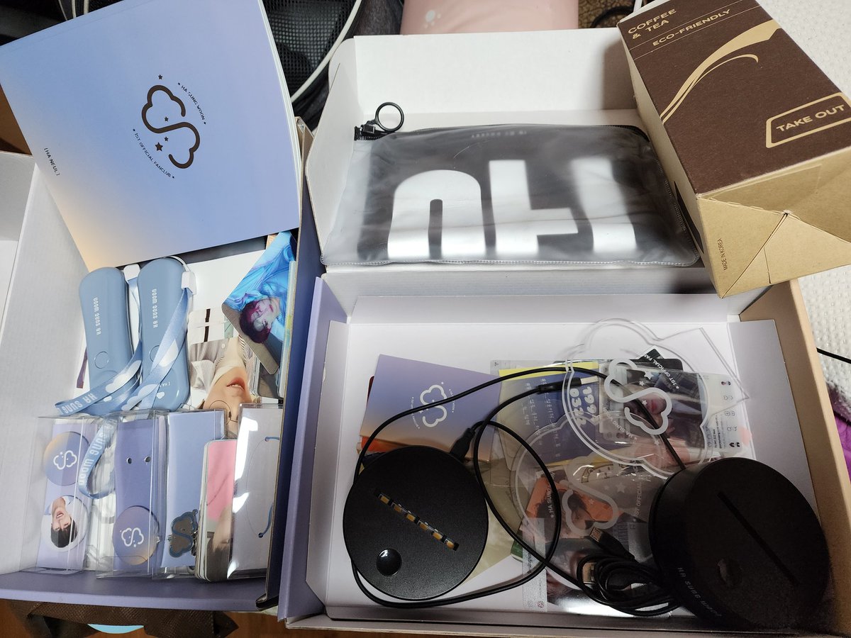 warm__cloud's tweet image. 거의 택배비만 받고 드릴게요.
필요한거 있으면 문의 주세요.^^
#하늘#하성운굿즈#하성운