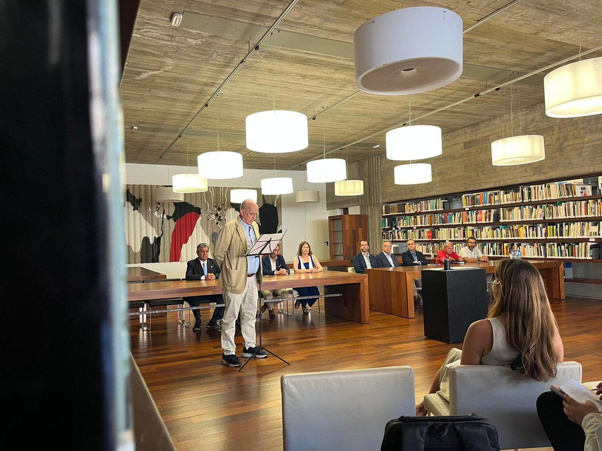 CaminosTenerife's tweet photo. 👉 El decano de la Demarcación, Luis Pintor, firmaba ayer el Manifiesto con el que diferentes Colegios, formalizaban su denuncia sobre la parálisis que está sufriendo la contratación pública y que afecta a empresas privadas y al empleo.

#FirmaManifiesto https://t.co/4oDyOWV6If