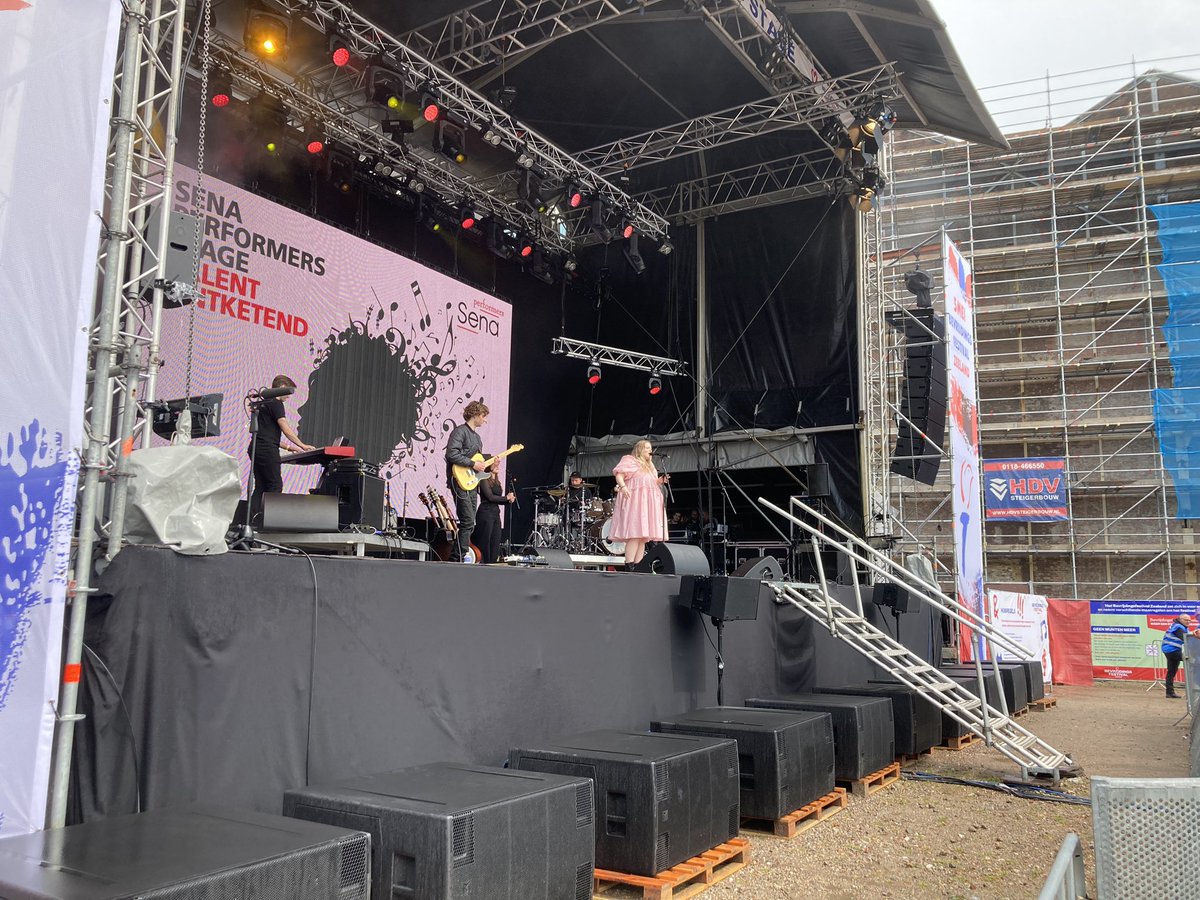 SimoneGideonse's tweet photo. Sophia Kruithof speelt nu. #bf2023 #vlissingen https://t.co/6pGgQkmQa8