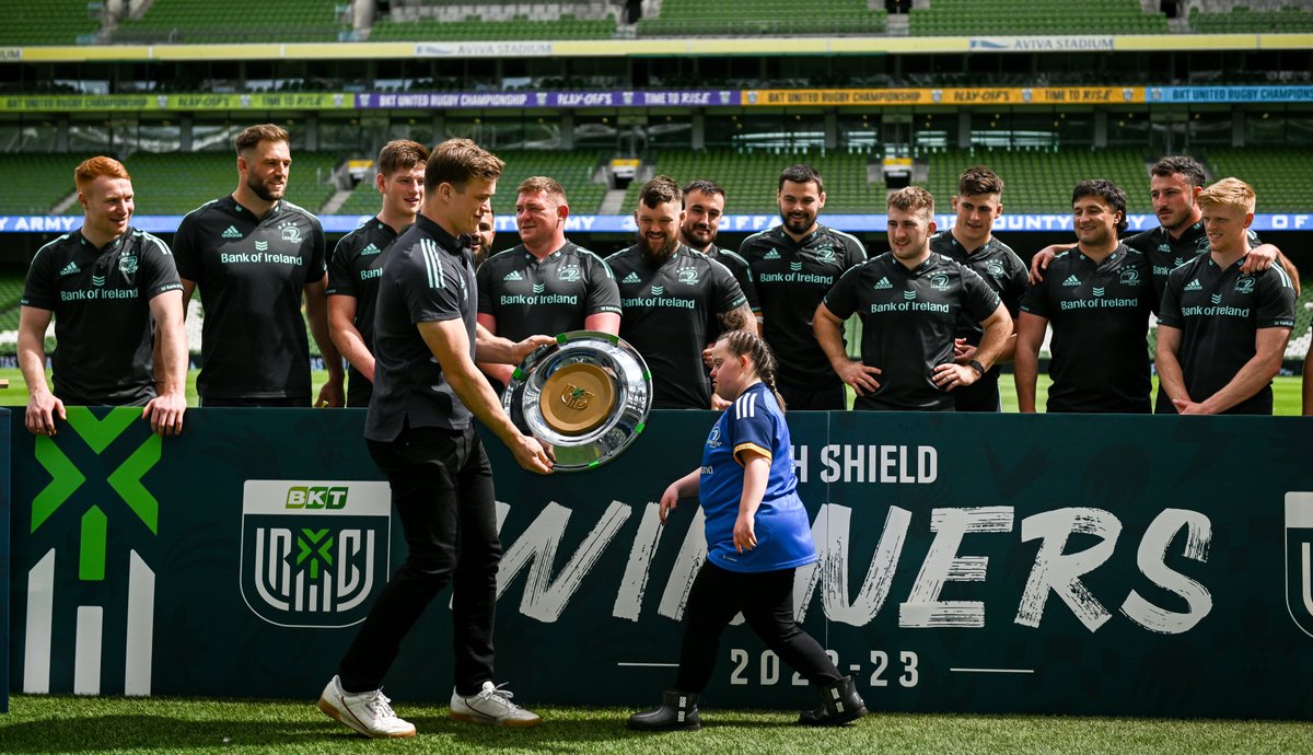 leinsterrugby's tweet photo. 🛡️ | 𝐈𝐫𝐢𝐬𝐡 𝐬𝐡𝐢𝐞𝐥𝐝 𝐰𝐢𝐧𝐧𝐞𝐫𝐬 𝟐𝟎𝟐𝟐/𝟐𝟑

Before today's Captain's Run, the Irish Shield trophy was lifted by Leinster superfan, Jennifer Malone. 💙

Jennifer has gone above and beyond to support Leinster home and away. 

Thank you, Jennifer!🙌

#FromTheGroundUp https://t.co/63YPRoEdYU