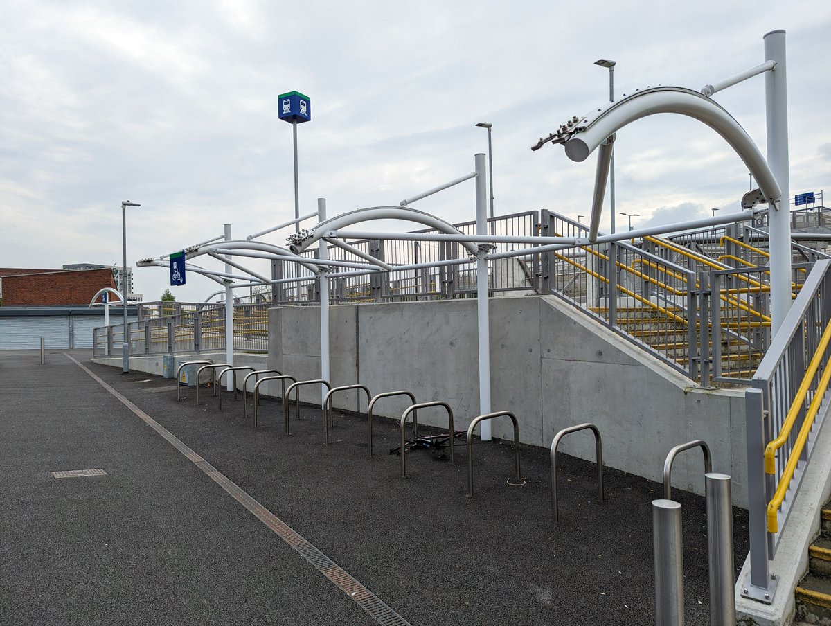 Feljin_J's tweet photo. The roofs of the bike sheds at Pelletstown station were removed by @IrishRail due to "anti-social behaviour". They didn't install lifts here because they kept breaking. Stop trying to solve every problem by taking things away. https://t.co/E3OreKld9W