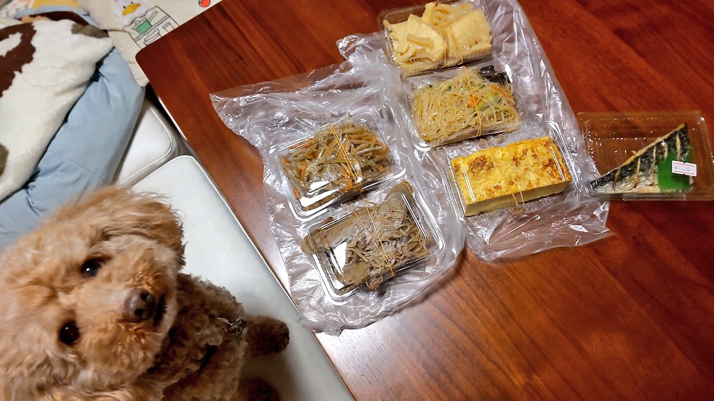 kawaiimatsurin's tweet photo. 北小金駅から歩ける(けど30分以上かかるからバスがいいかな…)小金原中央商店街の『一汁三菜』のお惣菜だょ～☆あれも美味しそうこれも美味しそうってお母さんが少ぉ～しずつ色々注文しても気持ち良く対応してくれるの！！あたしのお顔褒めてくれた～♪♪
#北小金 #松戸 #マツドテイクアウト #マツテク https://t.co/ay1ThlMQG5