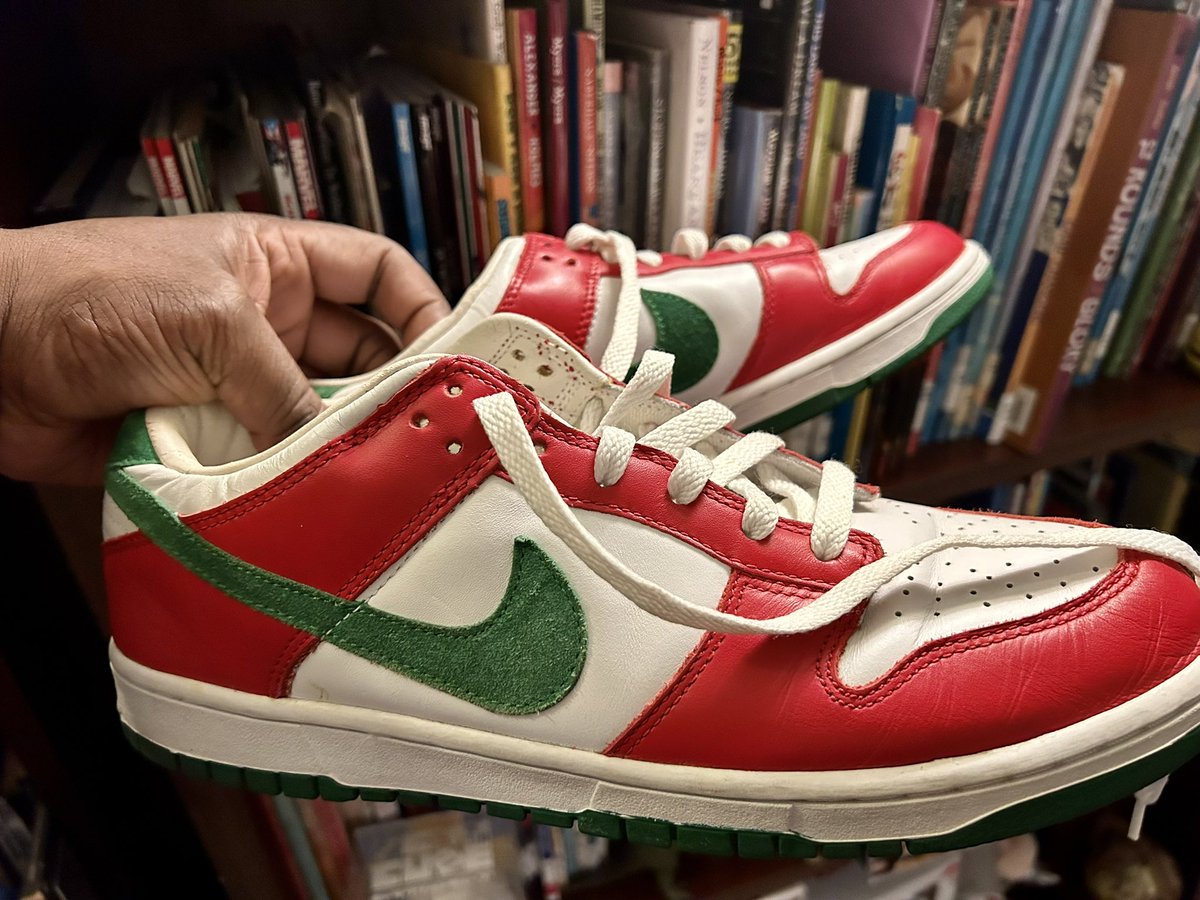 Cinco de Mayo + KICKS + kicks = A VANTASTIC TIME!
#vangpoet #vantastic #vanggarrett #kicks #kickspb #CincoDeMayo #cincodemayo2023 @reggiebrownart <a href="/versifybooks/">Versify Books</a> <a href="/HarperStacks/">HarperStacks 📚</a> <a href="/HarperChildrens/">HarperKids</a> <a href="/HarperCollins/">HarperCollins</a> <a href="/dsantat/">Dan Santat</a> <a href="/angiecthomas/">Angie Thomas</a> @raulthe3rd 
<a href="/kwamealexander/">Kwame Alexander</a> <a href="/jlacera/">Jorge Lacera THE WILD ONES/LOS BRAVOS are out now!</a>