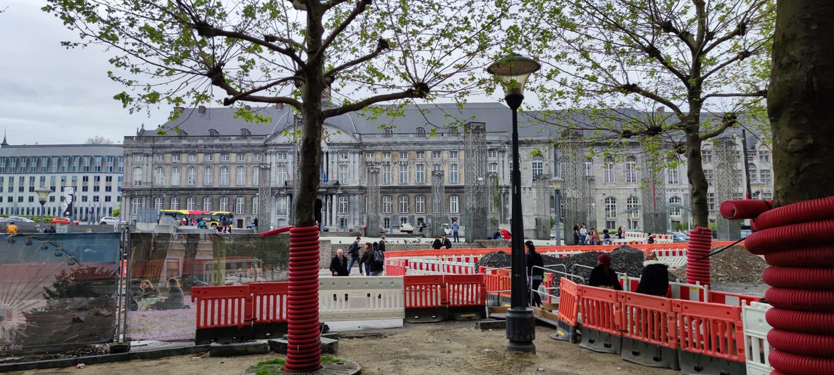 GerritGkramer's tweet photo. Weer ben ik er ingetrapt om naar deze stad (ben er al eens geweest met vrienden groep) van verschrikking te gaan. Taal, verkeer, parkeren werkzaamheden, junks etc. Drukker dan druk bleh bah https://t.co/S6KTYXOuB0