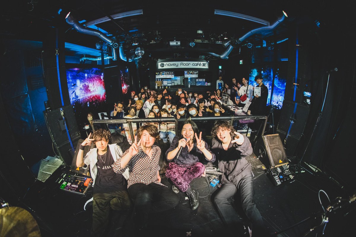 5.4「DI"FES"TA」
愛が溢れてた。良い日だった。
観にきてくれた人達も出演してくれたバンドも本当にありがとう。
四年ちょっとの活動の間関わってくれた方もここまで本当にありがとう。
待ってるって言ってくれる人がたくさんいて正直驚いてる。
立ち止まってる時間はないね。
写真→(<a href="/yukix_x_/">yuki.</a> )