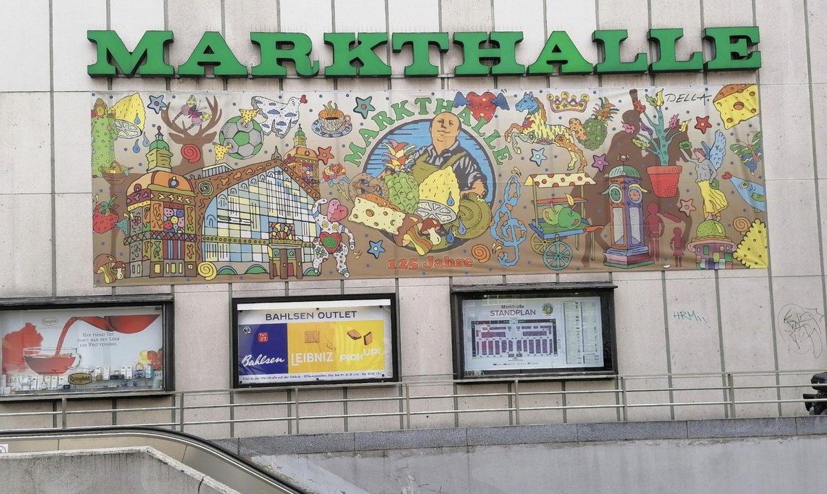 oesselser's tweet photo. Pasta Pit-Stop!
Das Rennwochenende startet mit unserem traditionellen Get-together in der Markthalle Hannover. Danach geht es mit den ersten Teilnehmern an den Bergstraßenring zum freien Training. 
#OesselserChampionship #Carrera #Slotcar #Slotcars #Slotracing #Tuning #Motorsport https://t.co/Ymc9hdUFFN