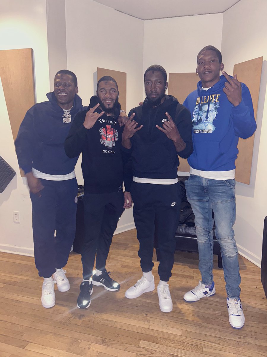 SureShotSosa's tweet photo. 20+ Out the Mud 🫶🏾 #RealMembers #1500 #Plenty #Skeet #Ewoodz https://t.co/4l1lraoqS6
